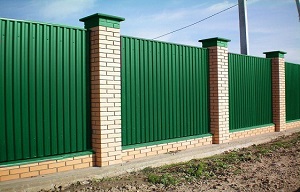 Купить забор из металлопрофиля (профнастила) в Минске под ключ
